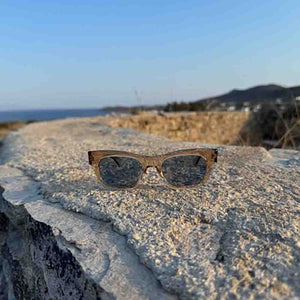 occhiali da sole per l'aperitivo in spiaggia garrett leight